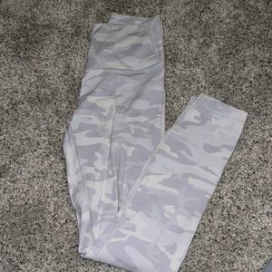 Lululemon Leggings 25” Length Size 4- Perfect Condition